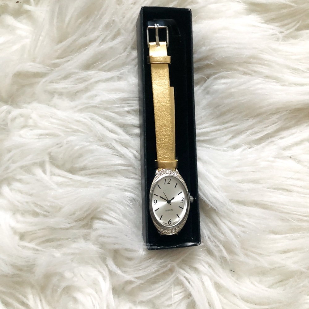 3/$20🌸 NEW Women’s Gold Watch
